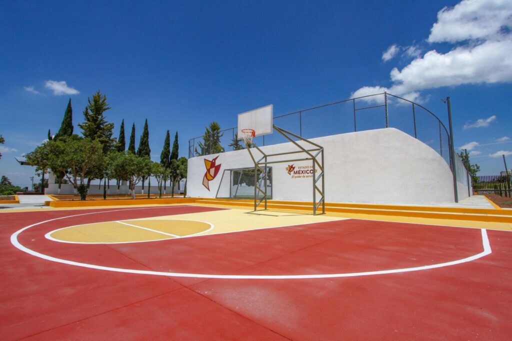 Renuevan unidad deportiva en Temascalapa
