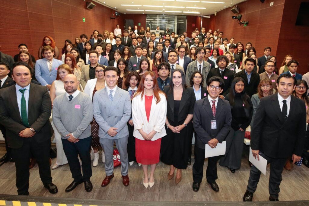 Jóvenes, llamados a participar en la democracia