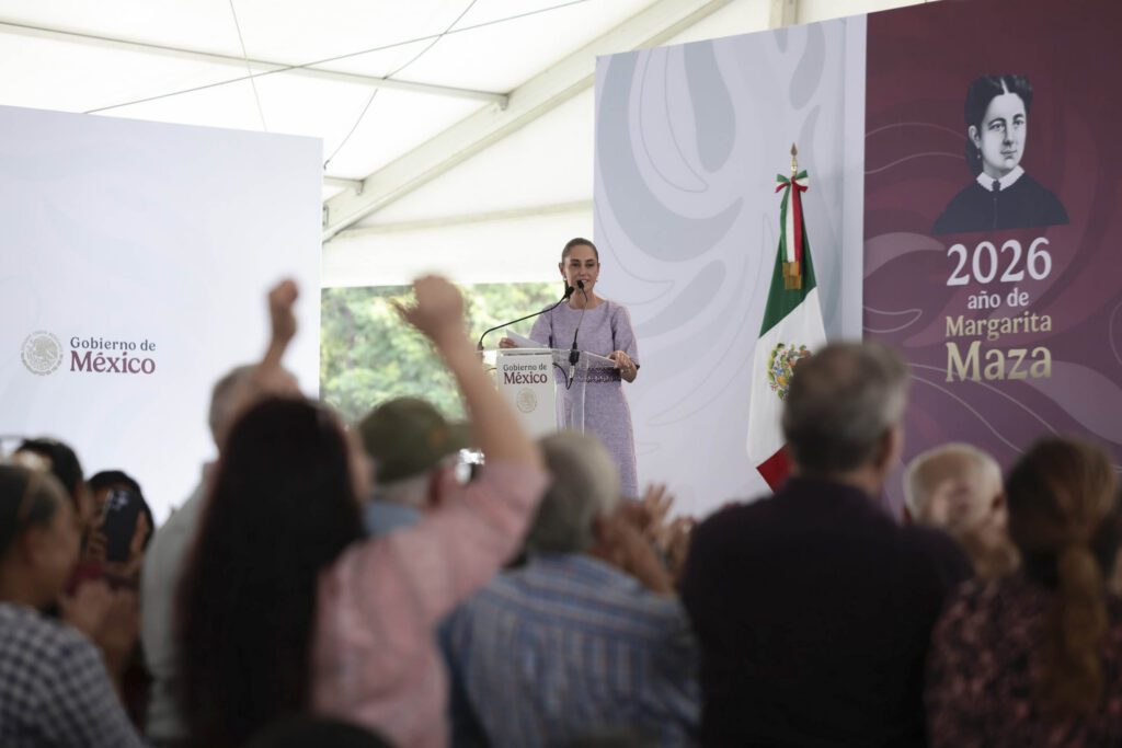 Sheinbaum cuestiona deuda del Fobaproa en Colima