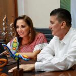 José Alfredo Contreras celebra a Mara Lezama