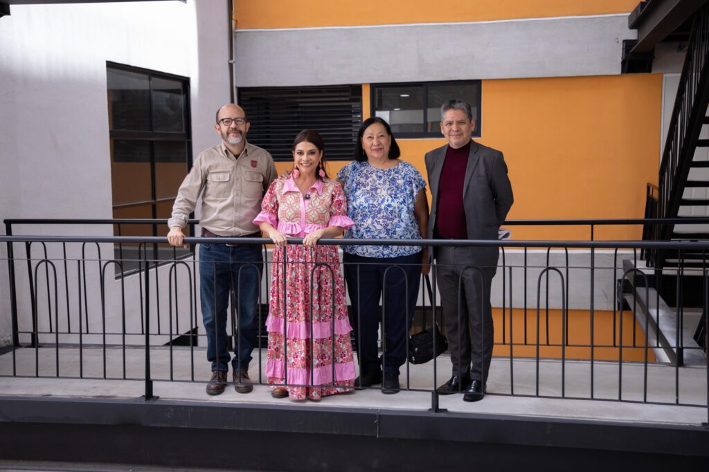 Entrega Clara Brugada viviendas a familias damnificadas por sismos del 2017