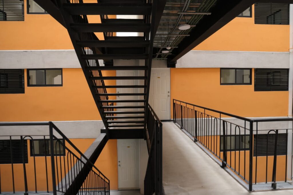 Entrega Clara Brugada viviendas a familias damnificadas por sismos del 2017
