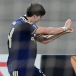 Se estrena la “Hormiga” González en el futbol de Grecia