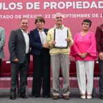 Delfina Gómez entrega 5 mil 691 títulos de propiedad