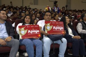 Gobierno del Edoméx entrega apoyos a personas en situación de desempleo
