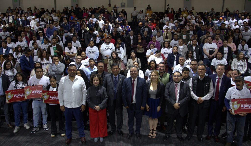 Gobierno del Edoméx entrega apoyos a personas en situación de desempleo