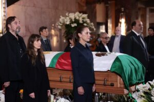 Sheinbaum propone llevar a Cárdenas a la Rotonda