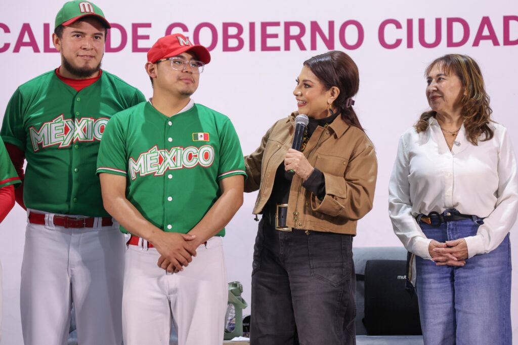 Clara Brugada apoya a beisbolistas sordos rumbo a Japón
