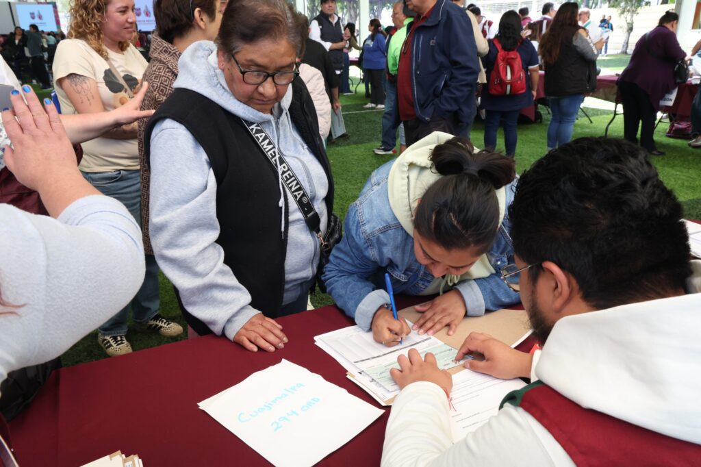 Brugada entrega 3 mil 317 acciones de vivienda en CDMX