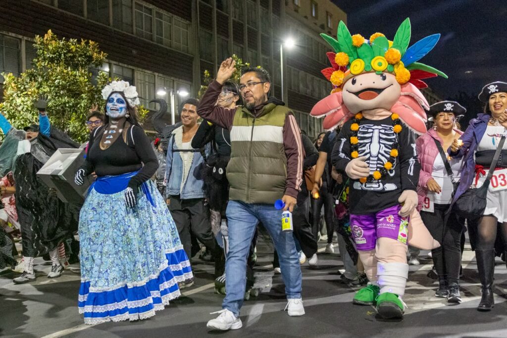 Caminata al Mictlán reúne a más de 900 personas en Tlalpan