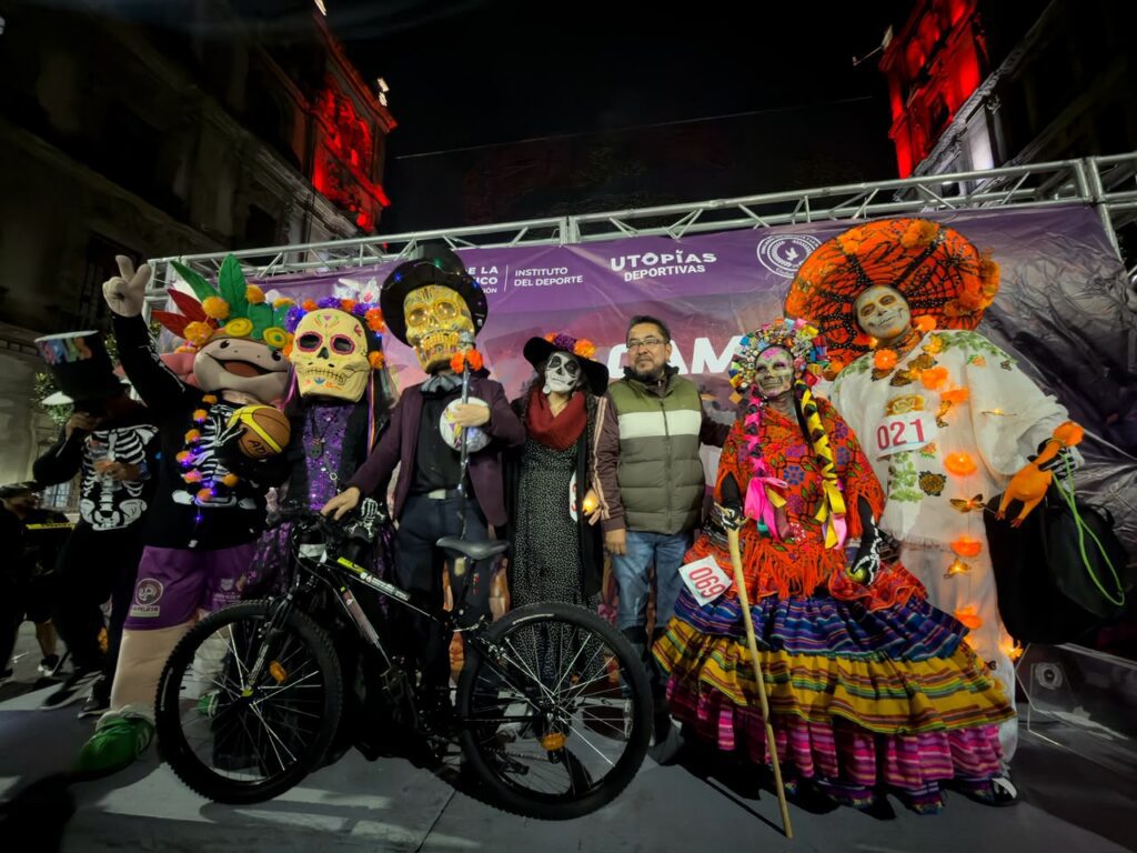 Caminata al Mictlán reúne a más de 900 personas en Tlalpan