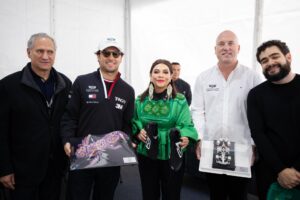 Checo Pérez lleva la F1 a las calles de la CDMX
