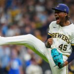 ¡Cerveceros pegan primero! Milwaukee vence 2-1 a Los Dodgers