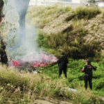 Policías sofocan conato de incendio cerca del CETRAM Santa Marta, en Iztapalapa