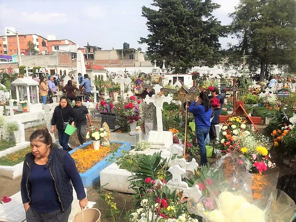 Gobierno del Edoméx vigilará 128 panteones por Día de Muertos