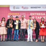 Gobierno del Edomex entrega 900 apoyos a jóvenes para estudiar